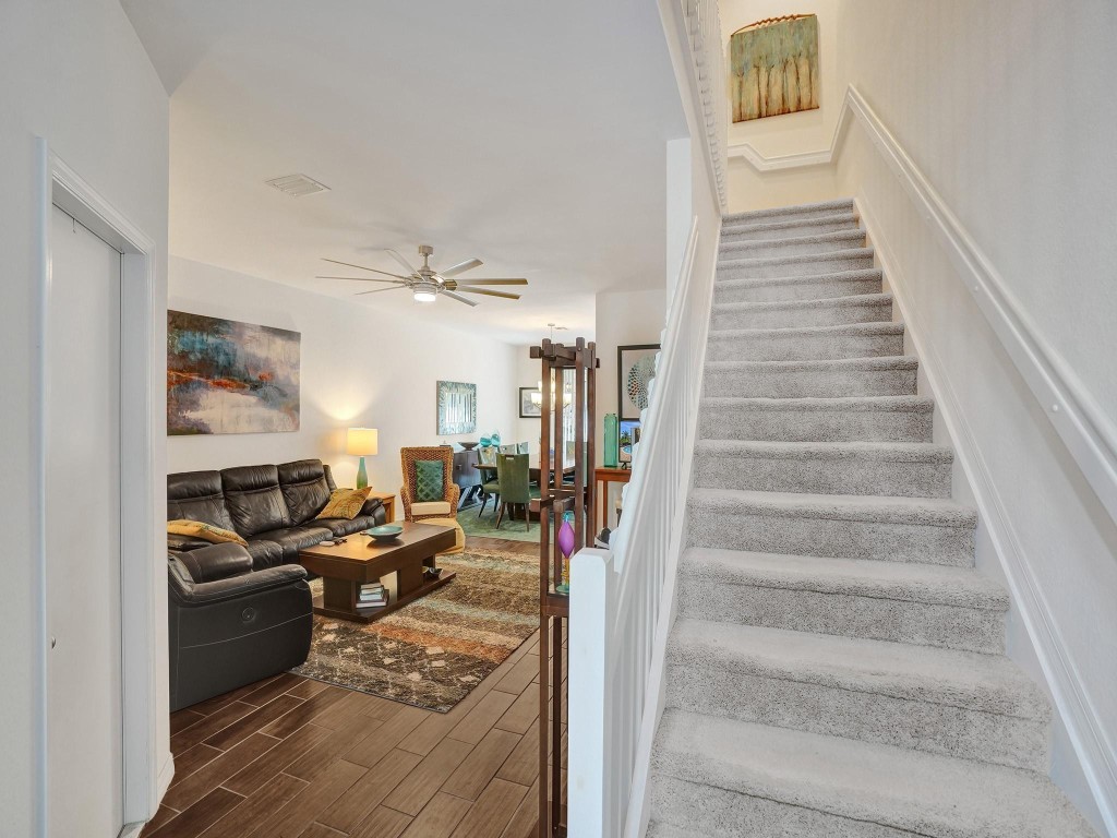 1042 NW 33rd Mnr 1042