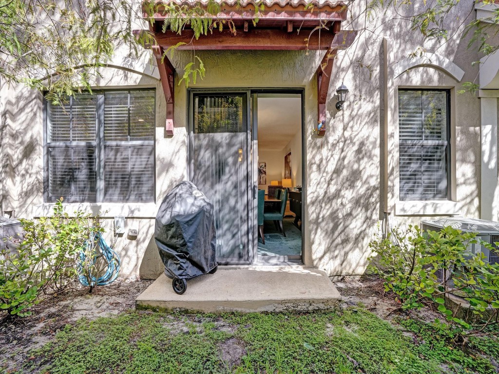 1042 NW 33rd Mnr 1042