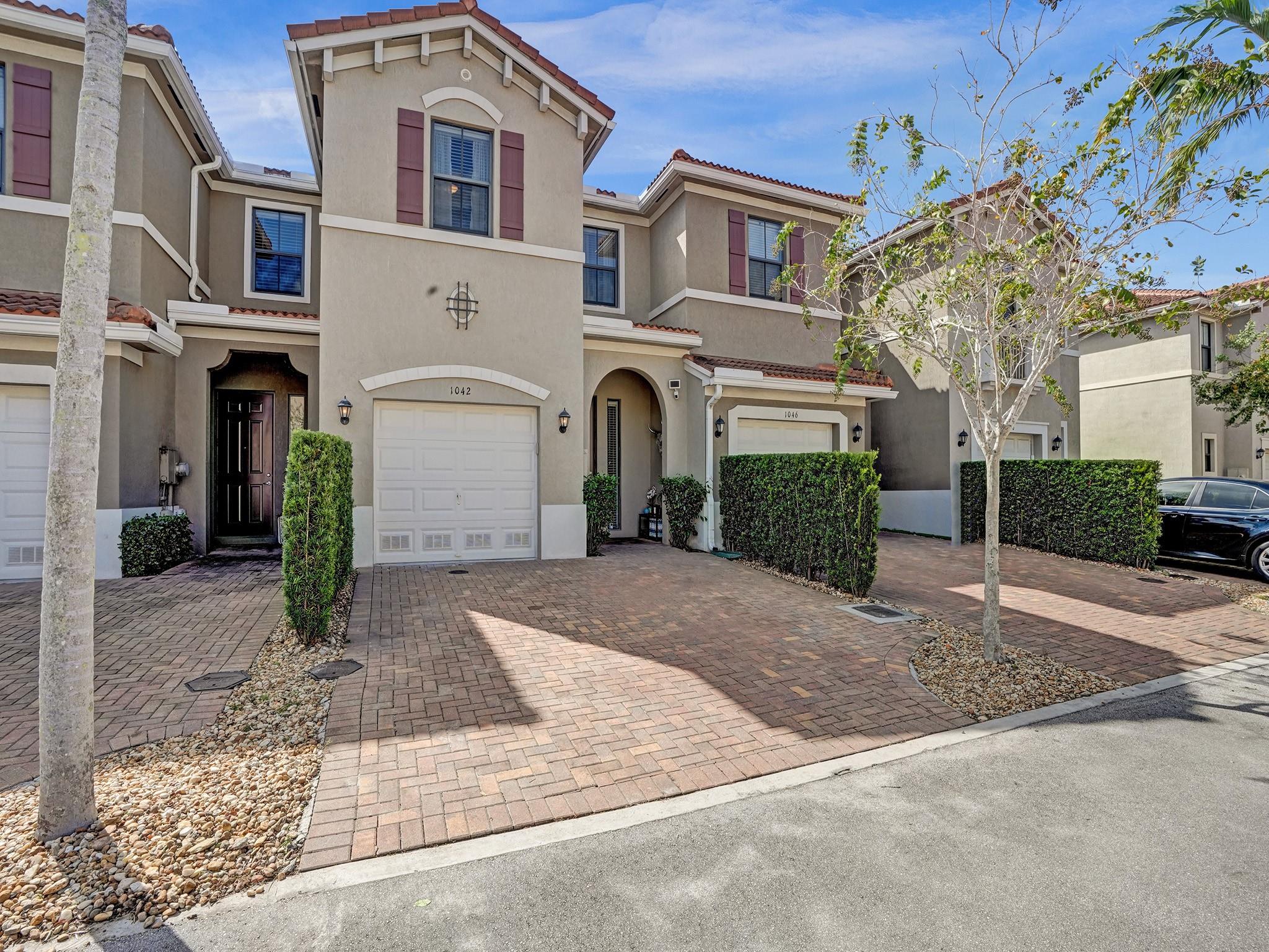 1042 NW 33rd Mnr 1042