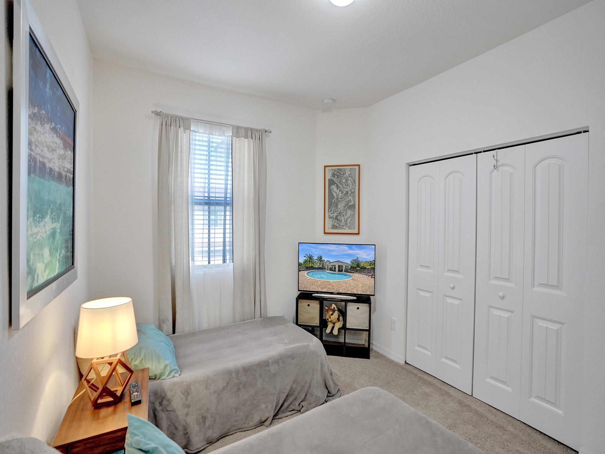 1042 NW 33rd Mnr 1042