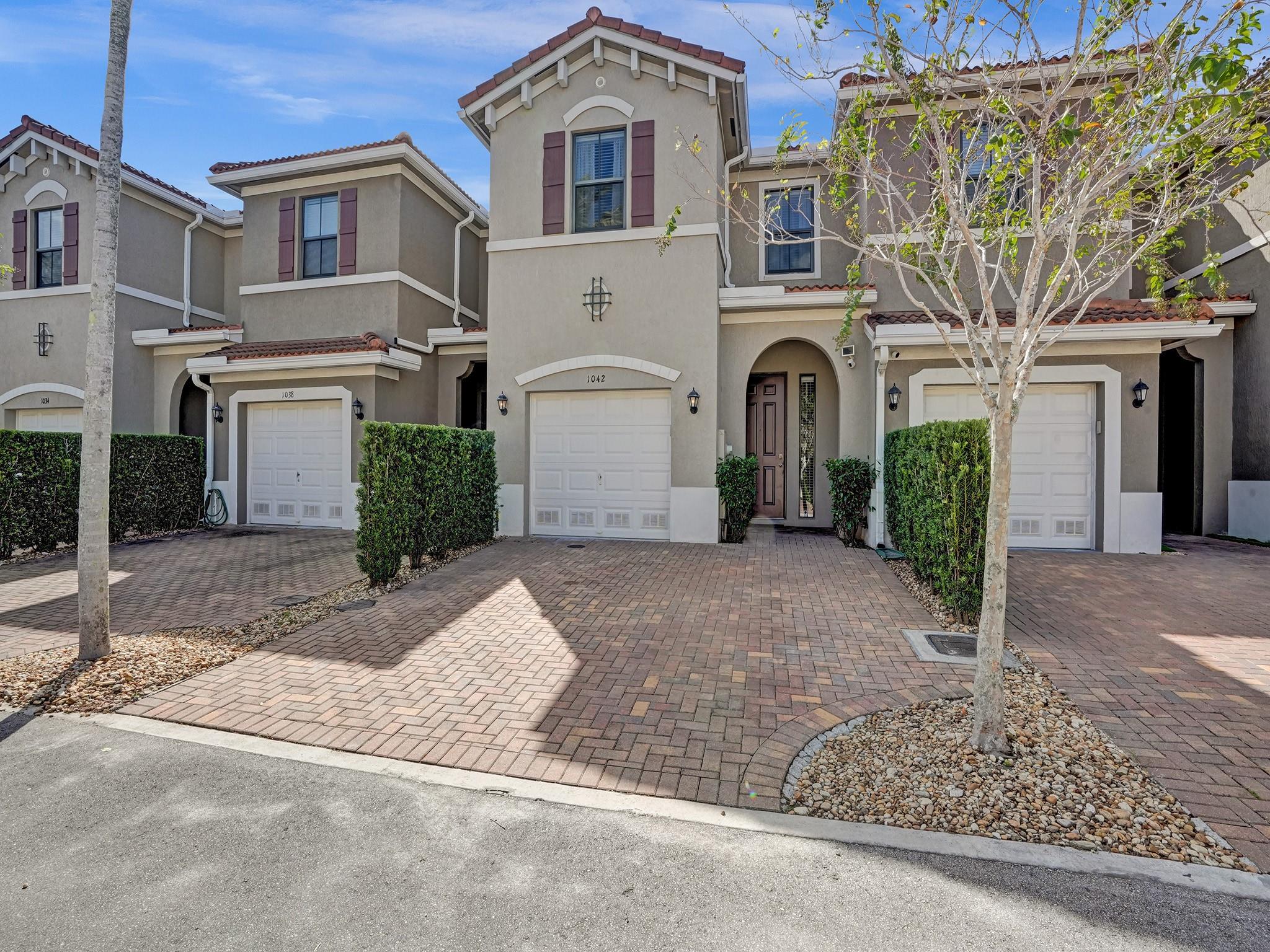 1042 NW 33rd Mnr 1042