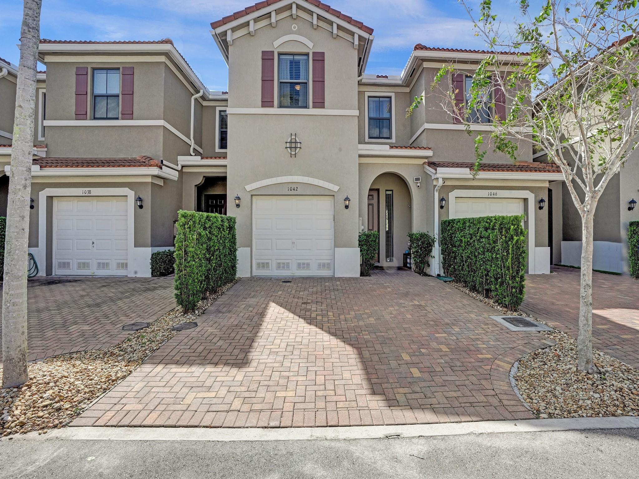 1042 NW 33rd Mnr 1042
