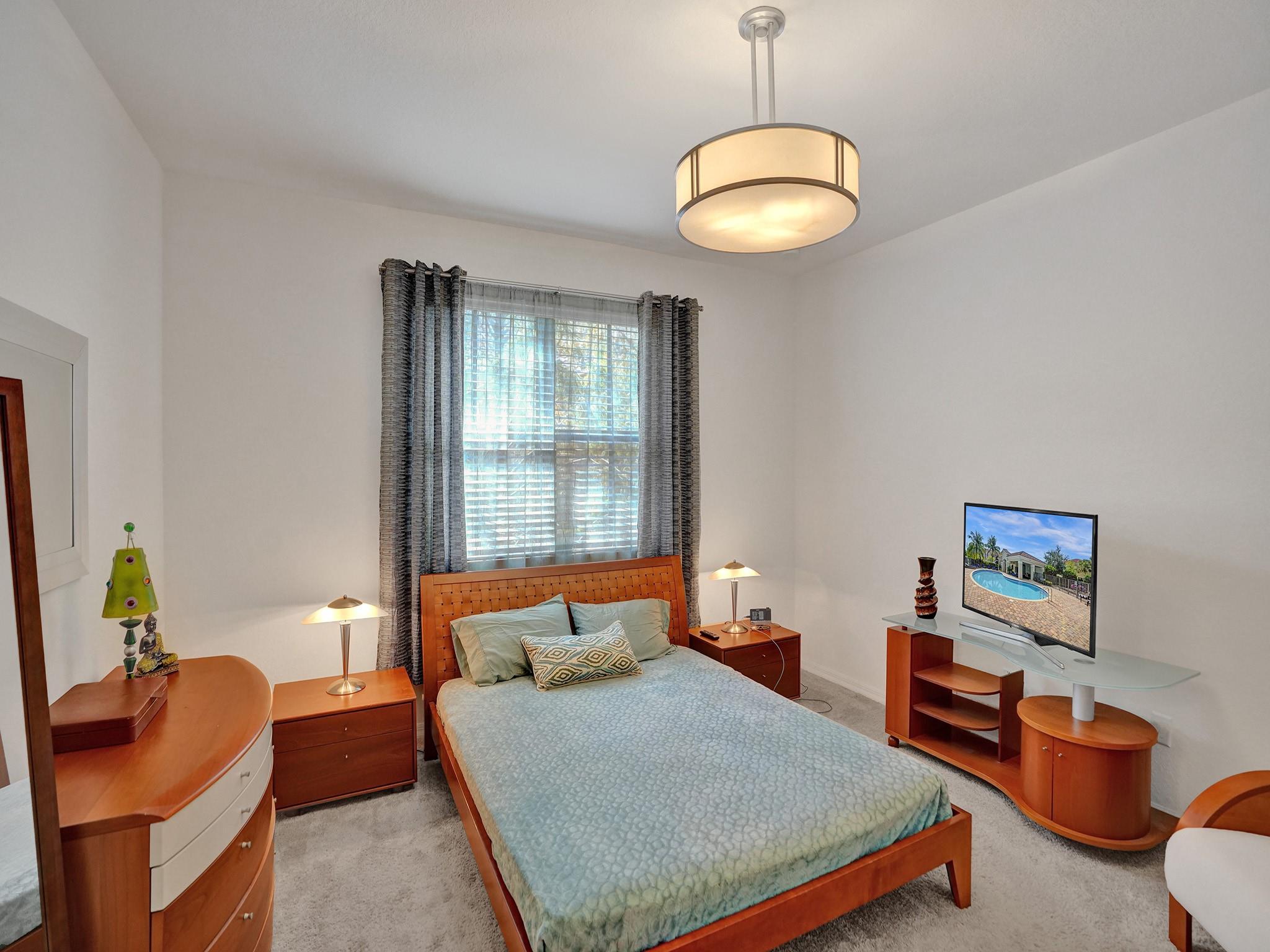 1042 NW 33rd Mnr 1042