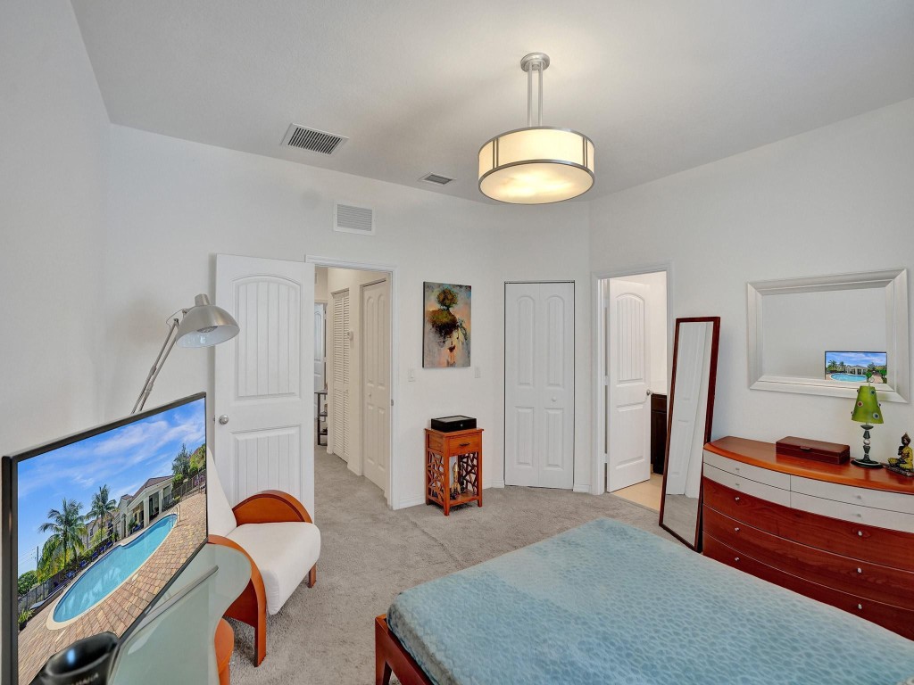 1042 NW 33rd Mnr 1042