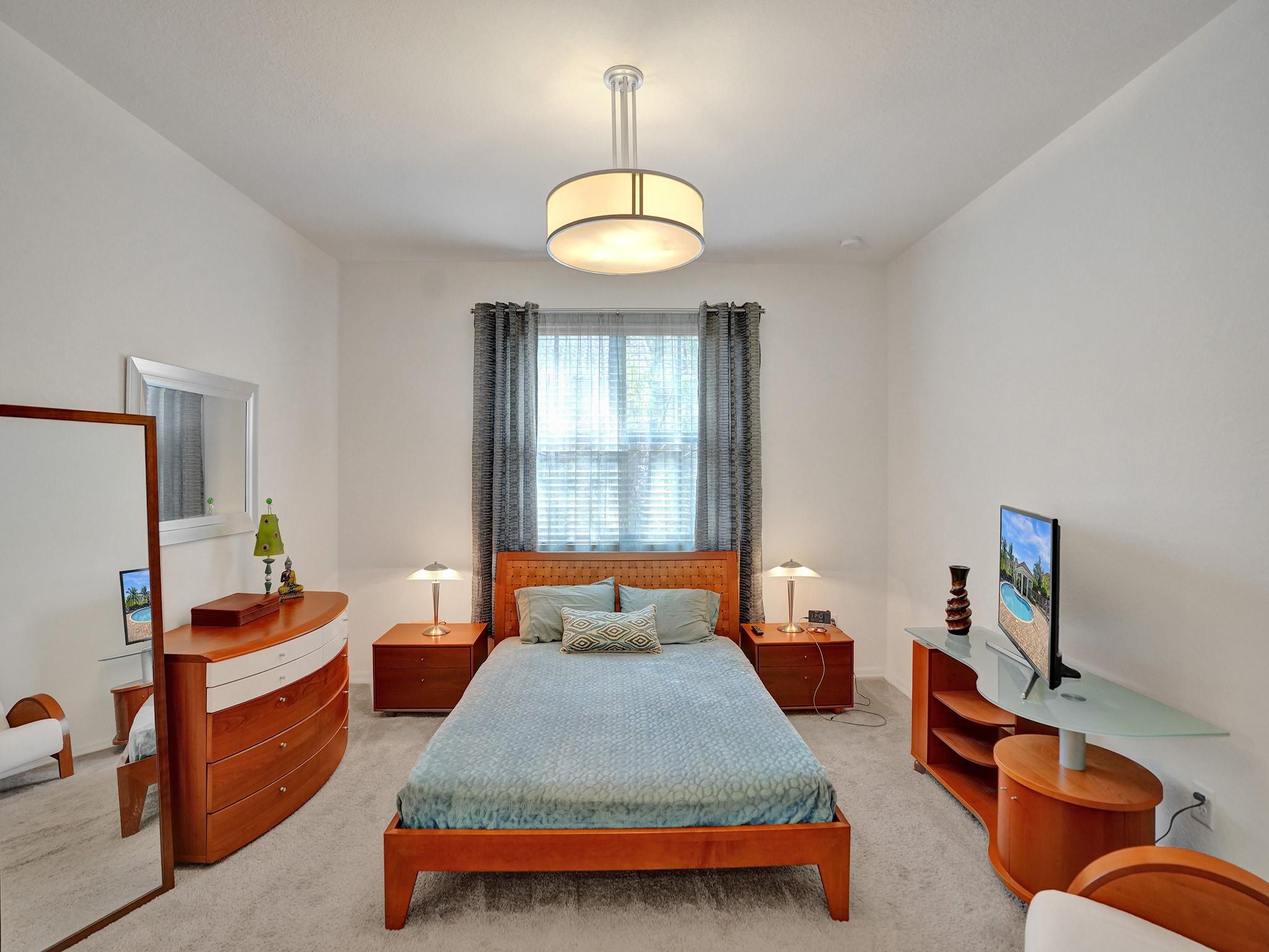 1042 NW 33rd Mnr 1042