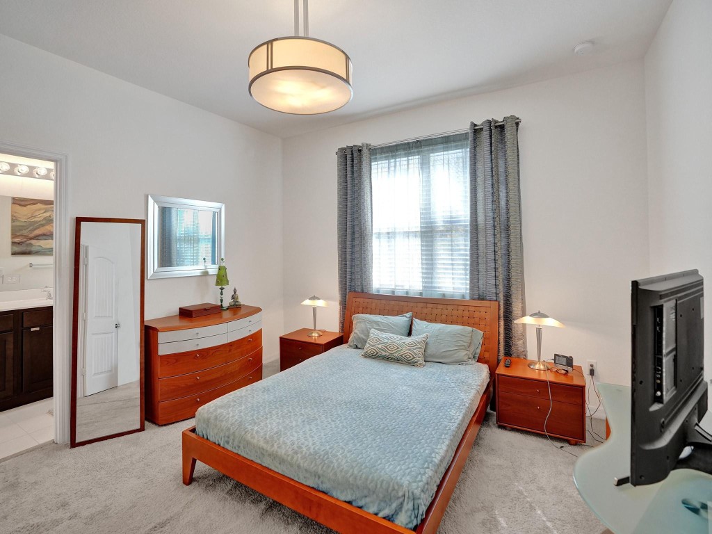 1042 NW 33rd Mnr 1042