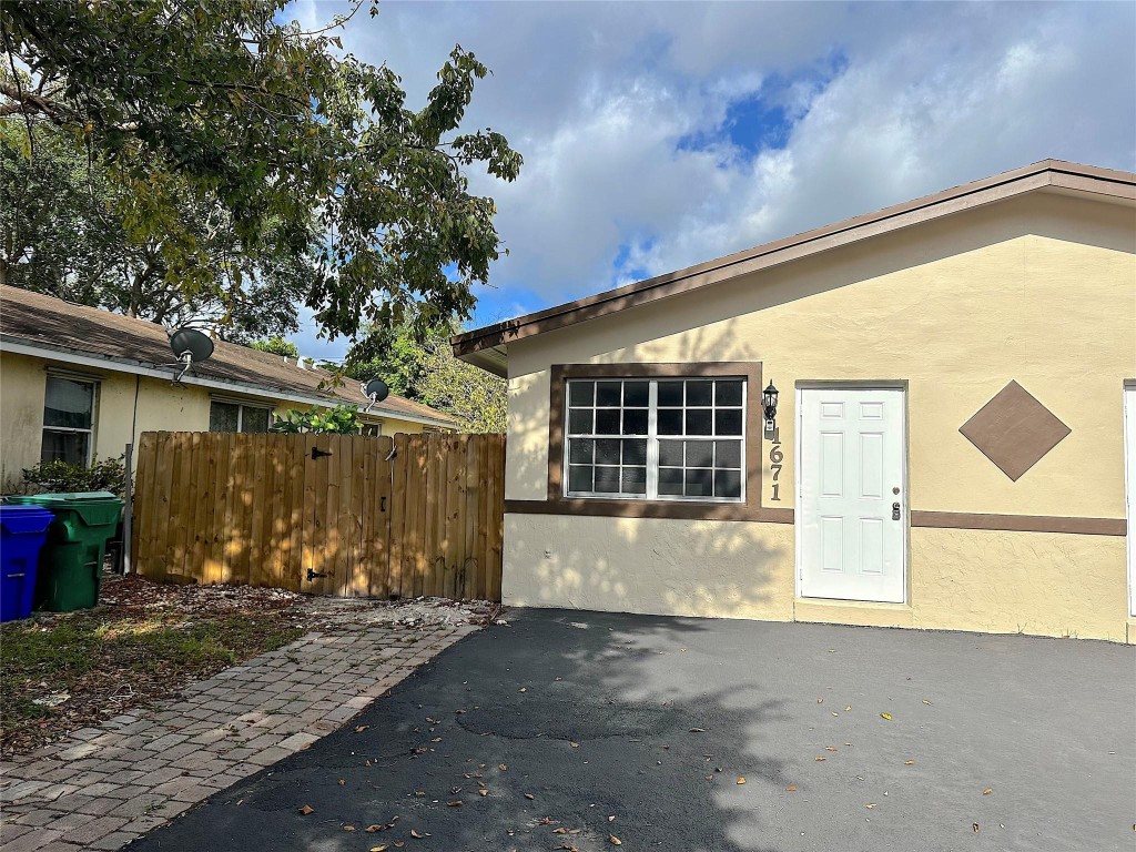 1671 SW 44th Ave