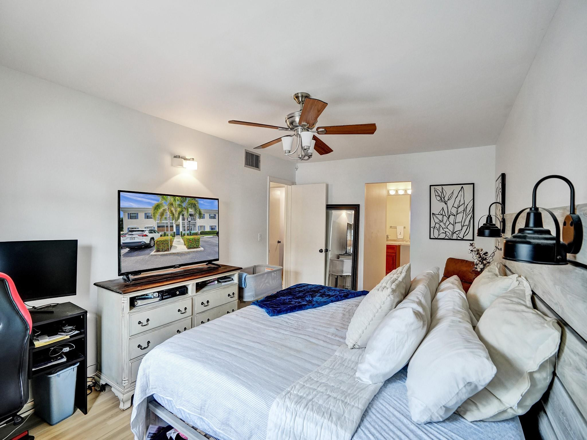 170 Cypress Club Dr 704