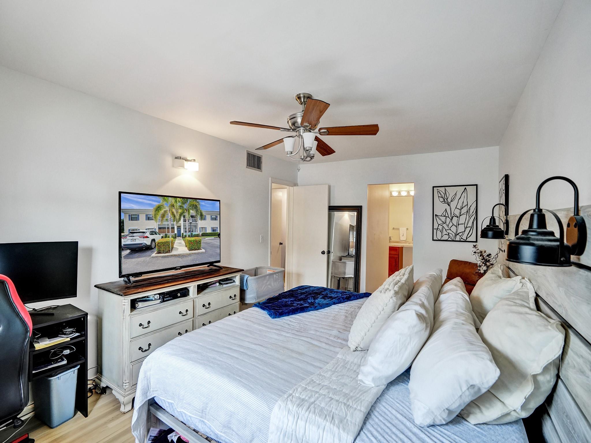 170 Cypress Club Dr 704