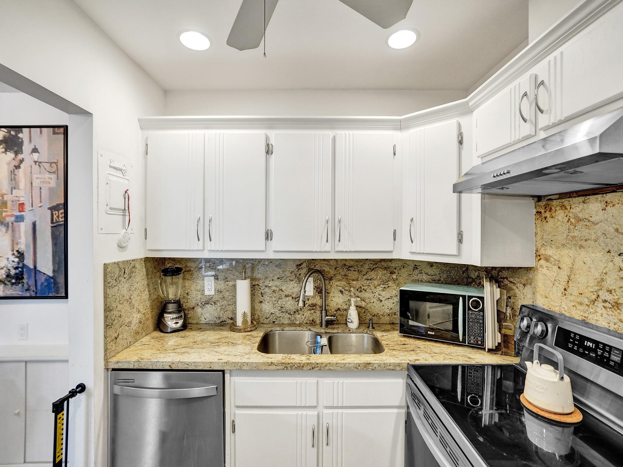170 Cypress Club Dr 704