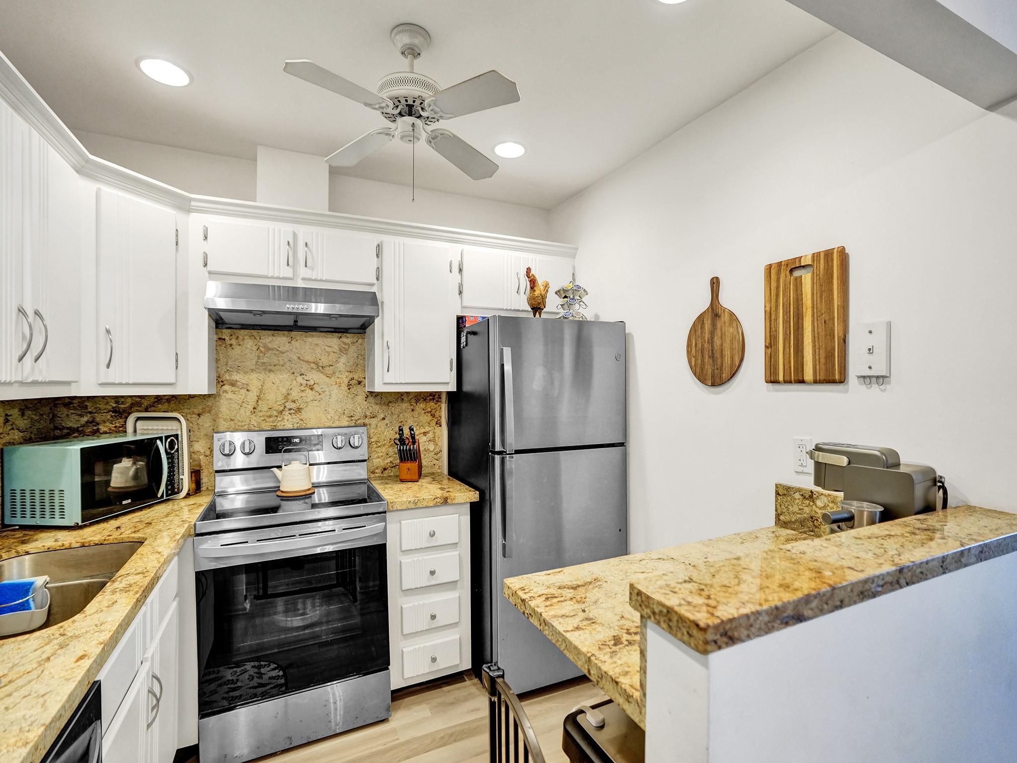 170 Cypress Club Dr 704