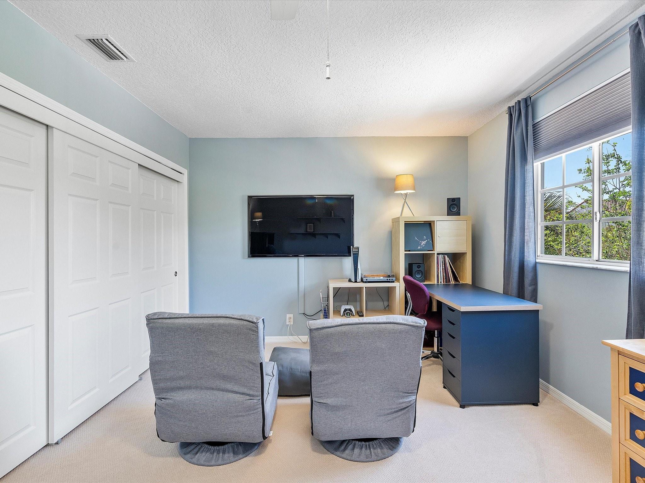 430 Cambridge Dr