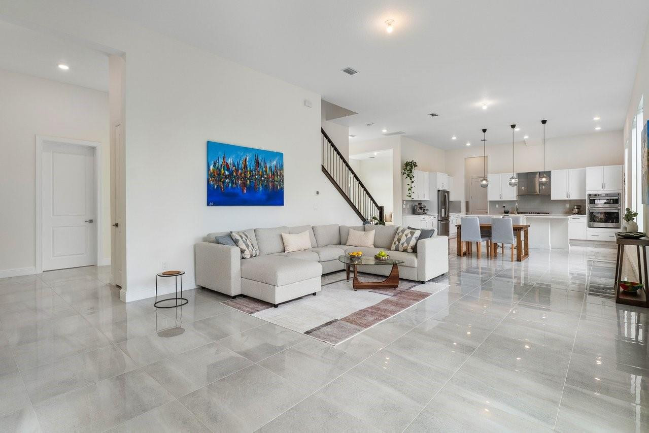 11905 N Baypoint Cir