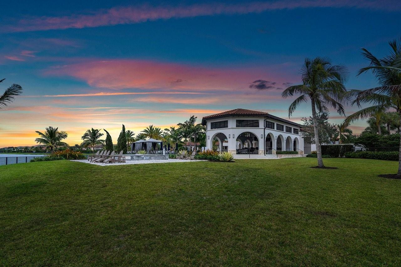 11905 N Baypoint Cir