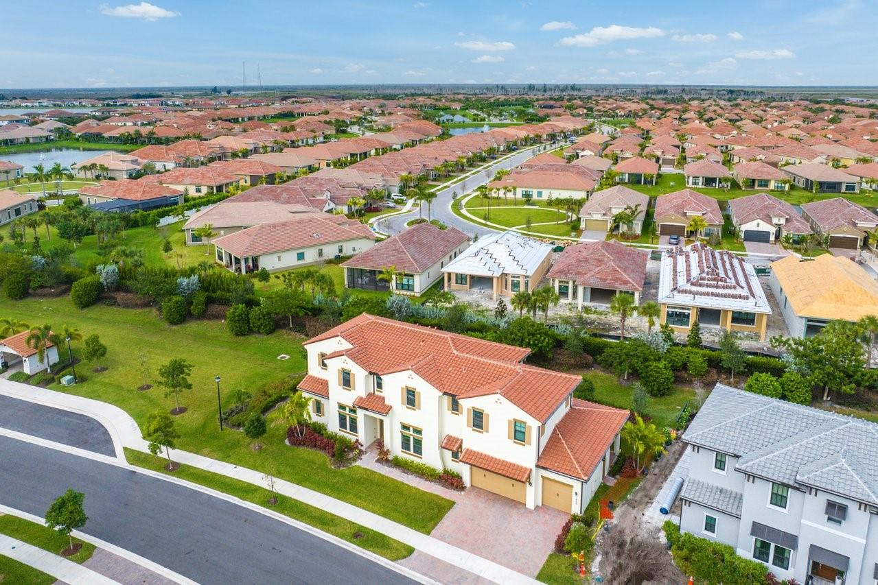 11905 N Baypoint Cir