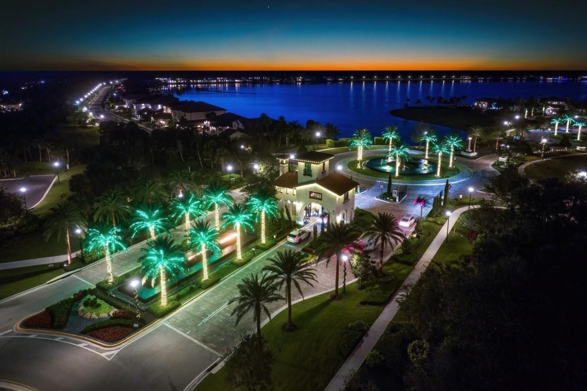 11905 N Baypoint Cir