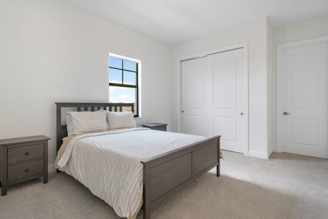 11905 N Baypoint Cir