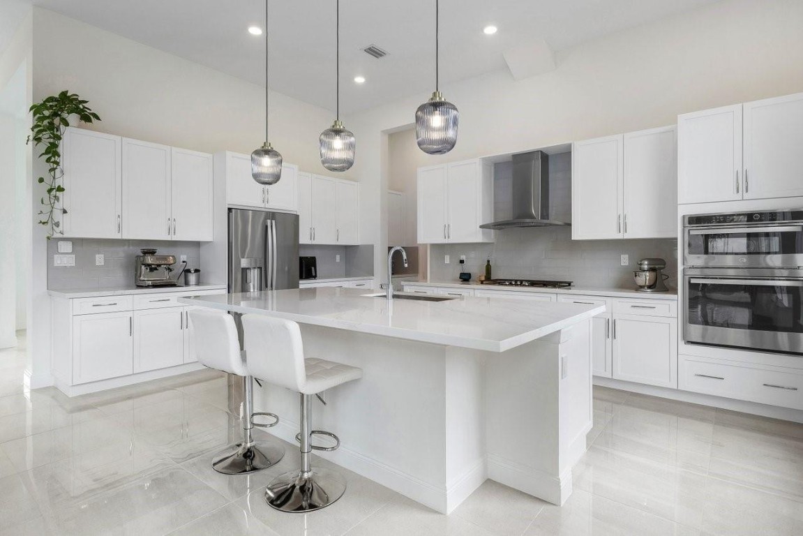 11905 N Baypoint Cir