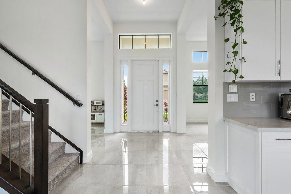 11905 N Baypoint Cir