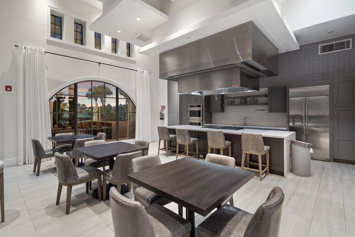 11905 N Baypoint Cir