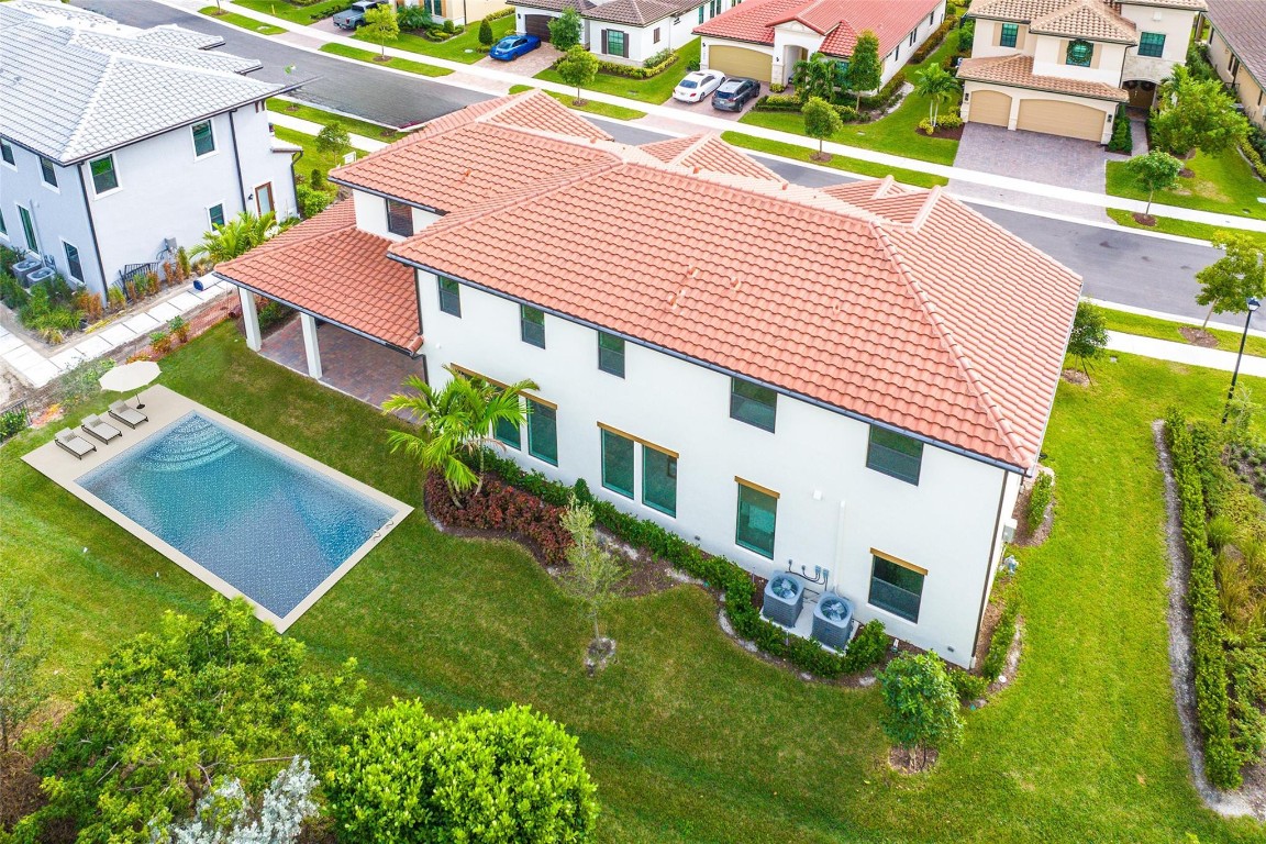 11905 N Baypoint Cir