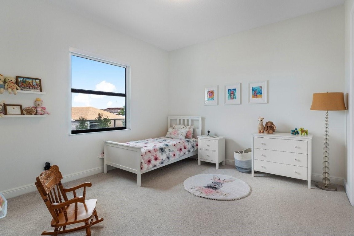 11905 N Baypoint Cir