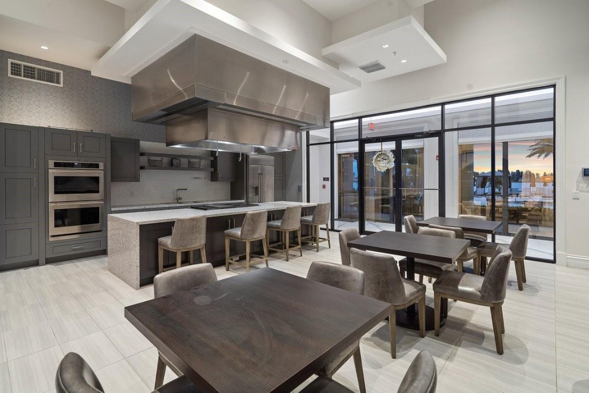 11905 N Baypoint Cir