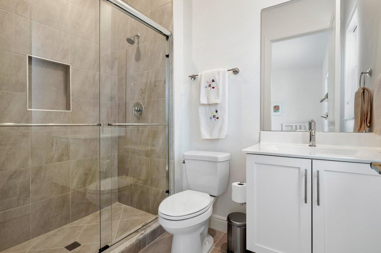 11905 N Baypoint Cir