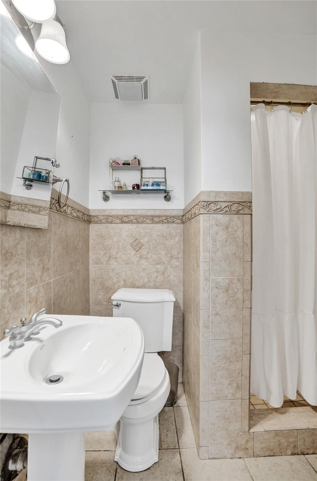 1004 Avon Rd