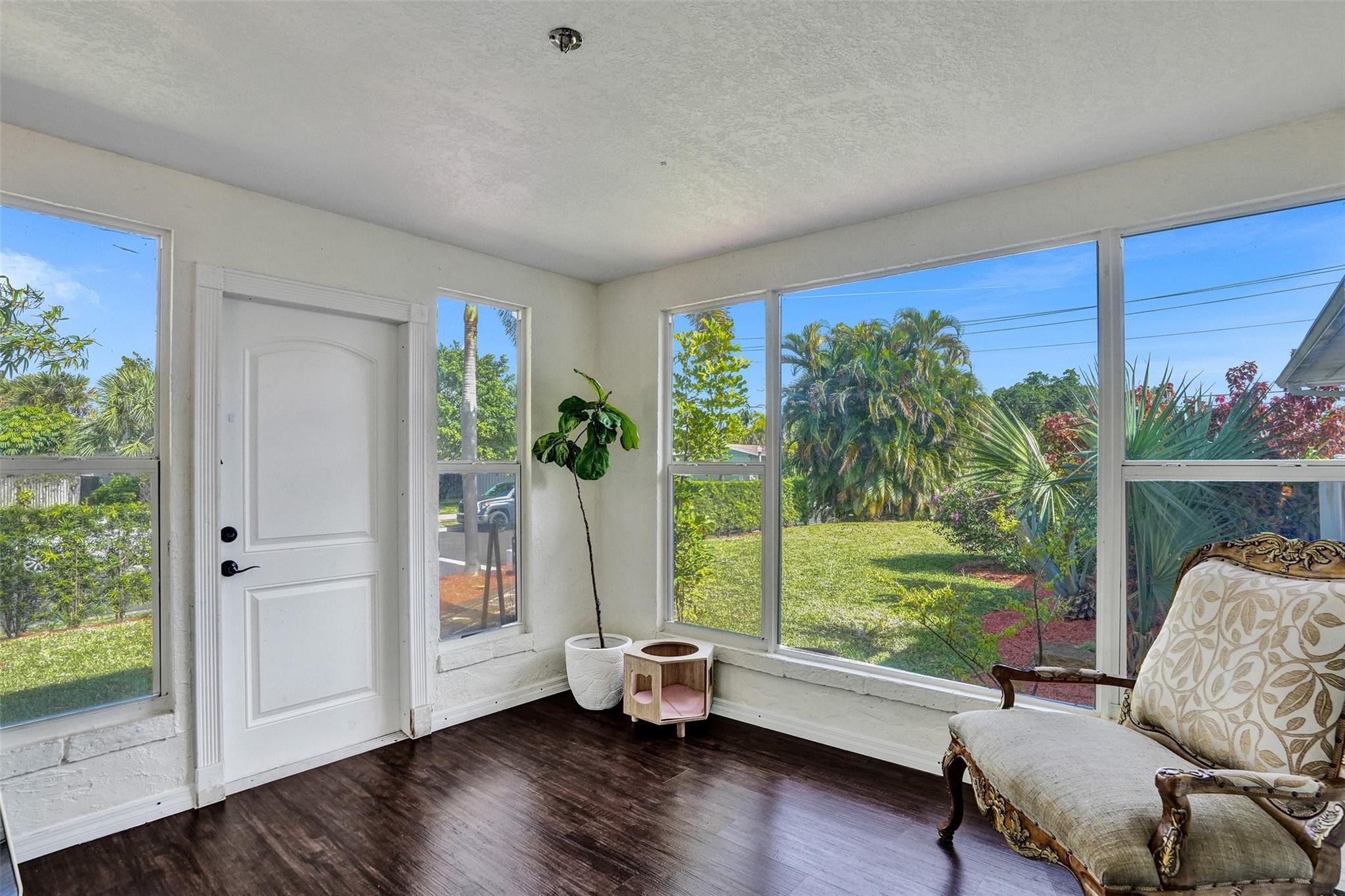 1004 Avon Rd
