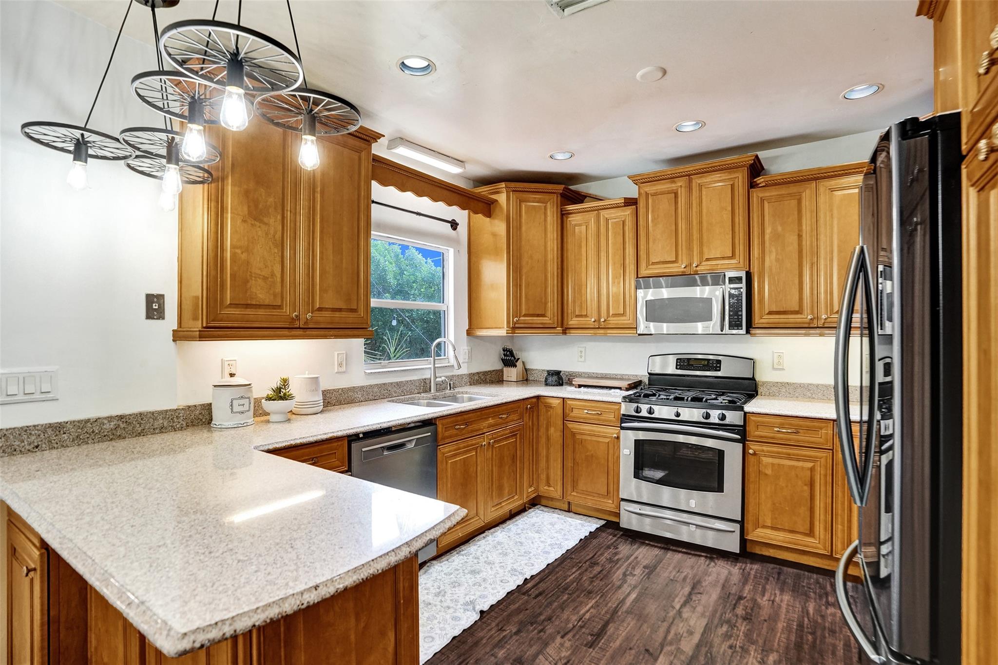 1004 Avon Rd