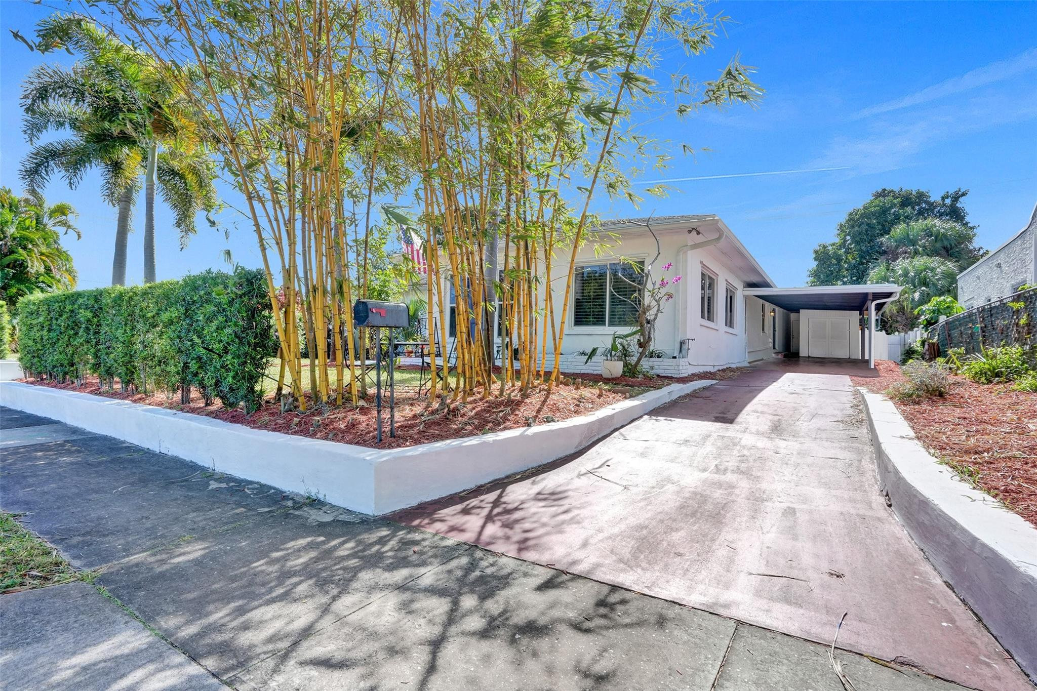 1004 Avon Rd