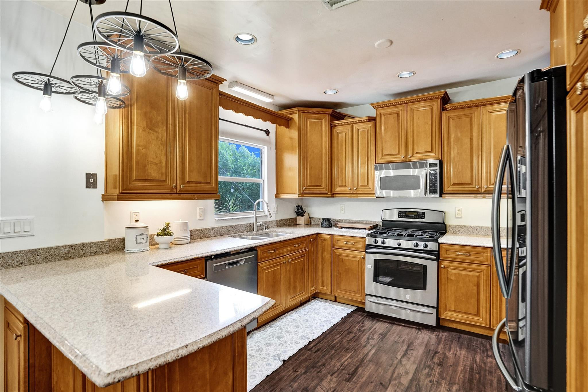 1004 Avon Rd