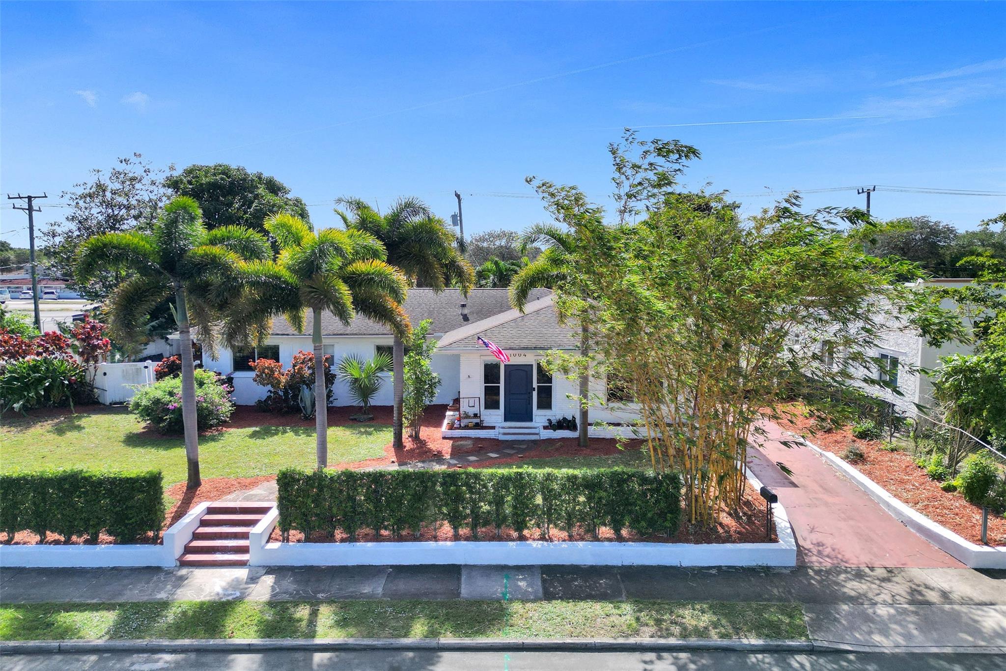 1004 Avon Rd
