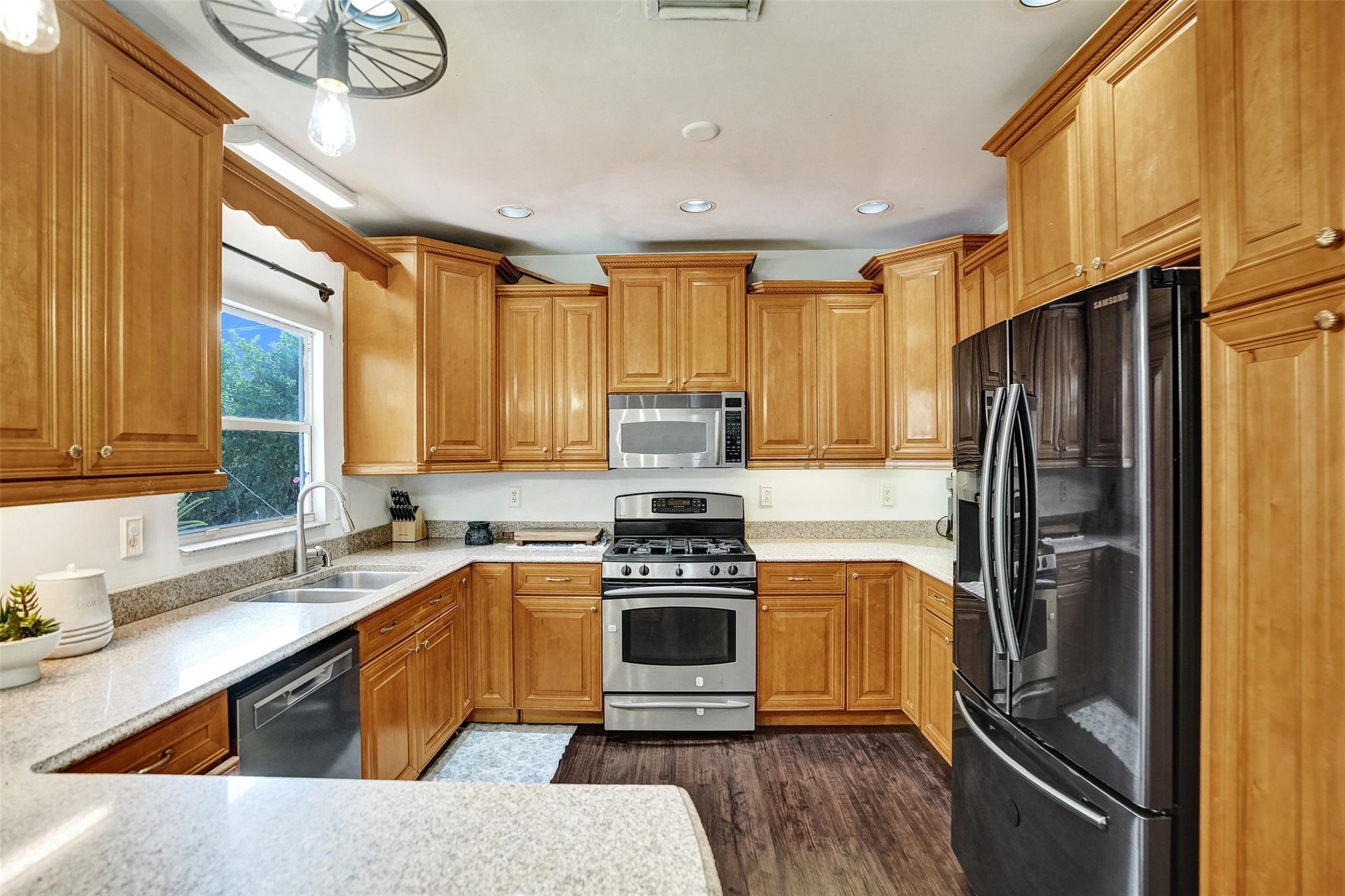 1004 Avon Rd