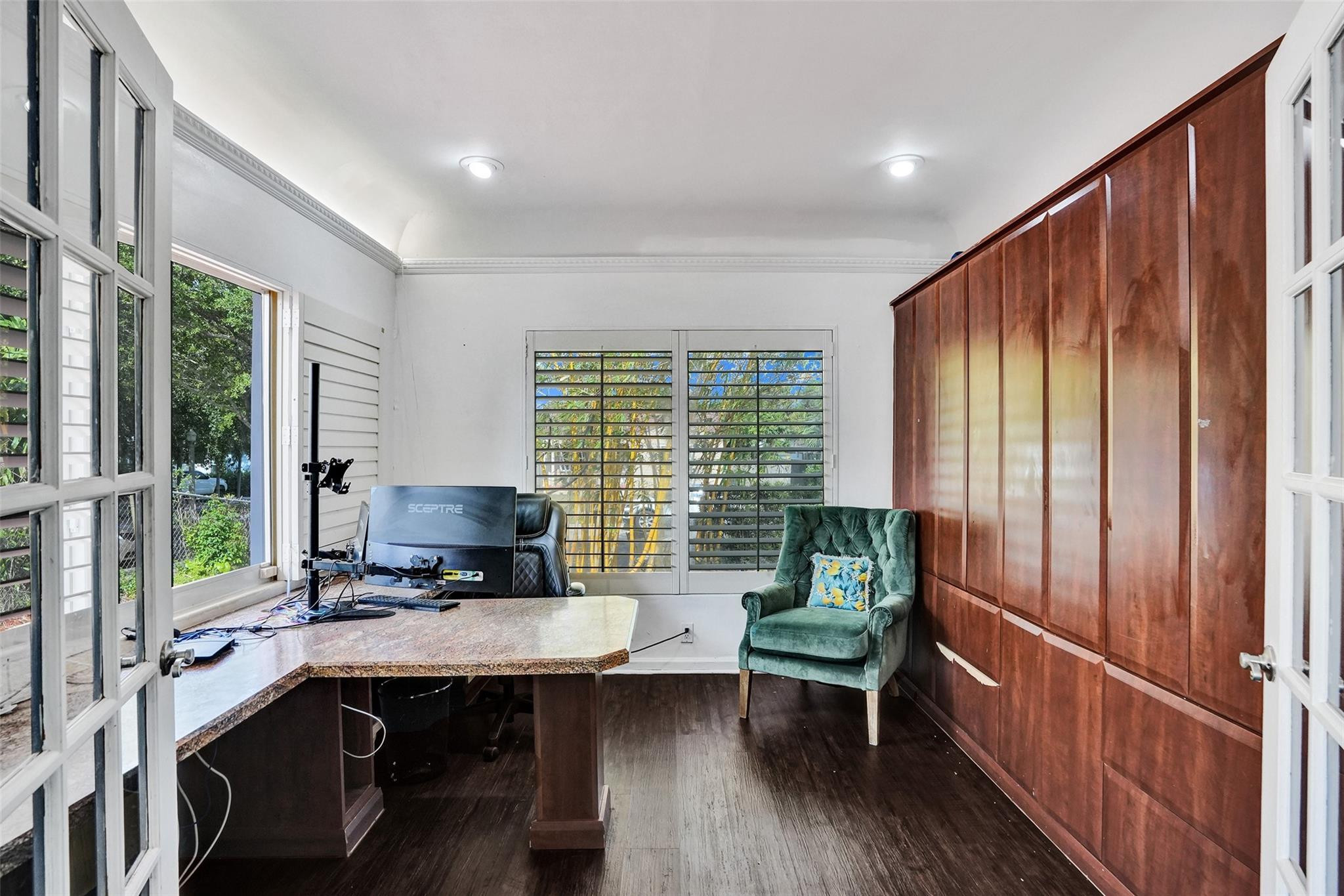 1004 Avon Rd
