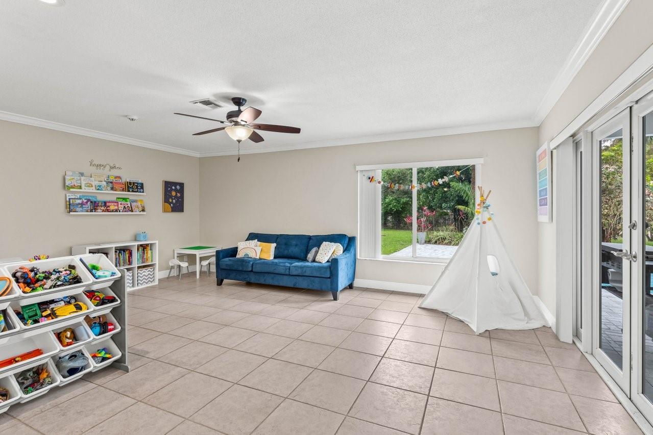 1200 SW 68th Ave