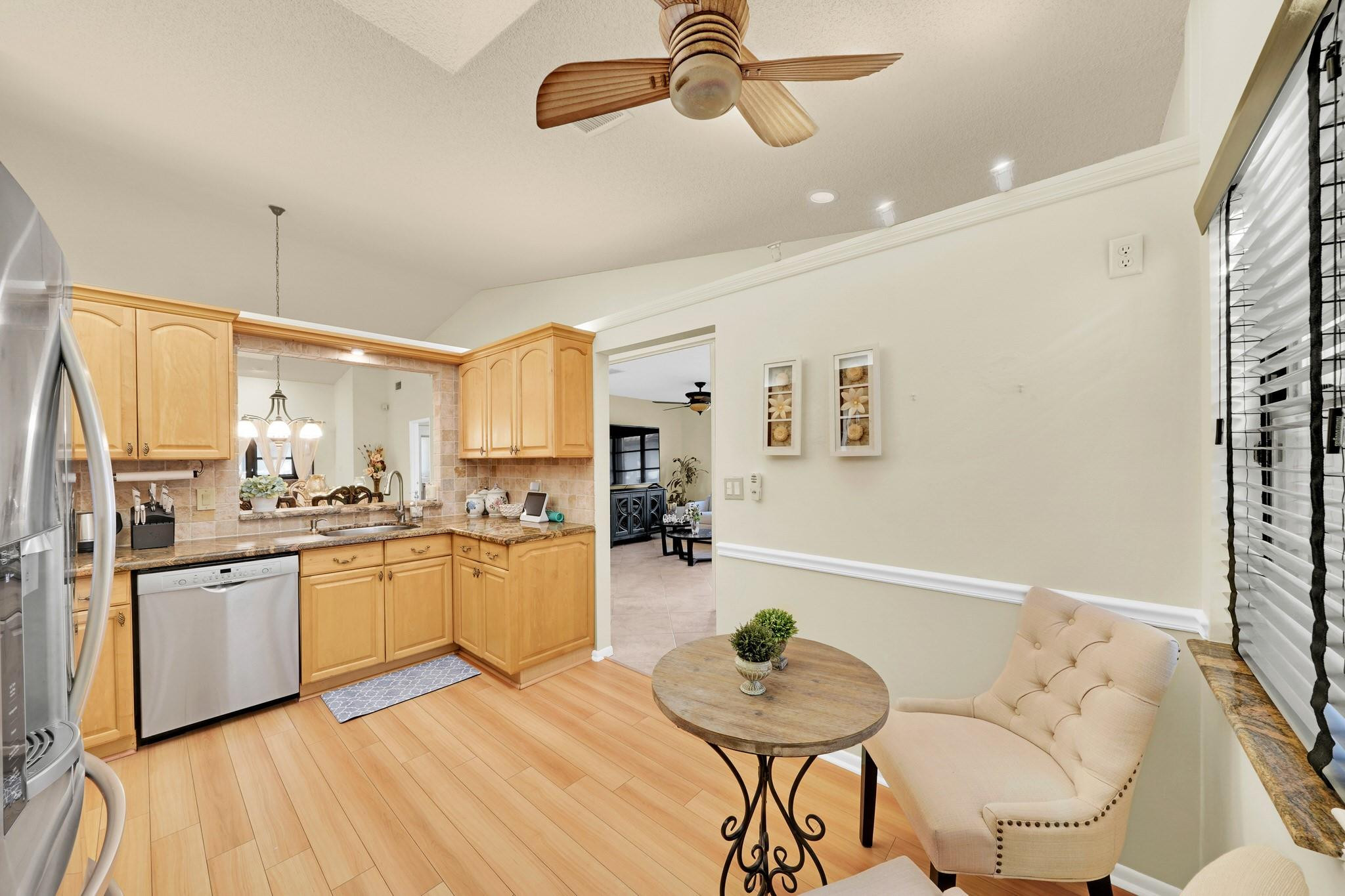 6125 Sunny Pointe Cir