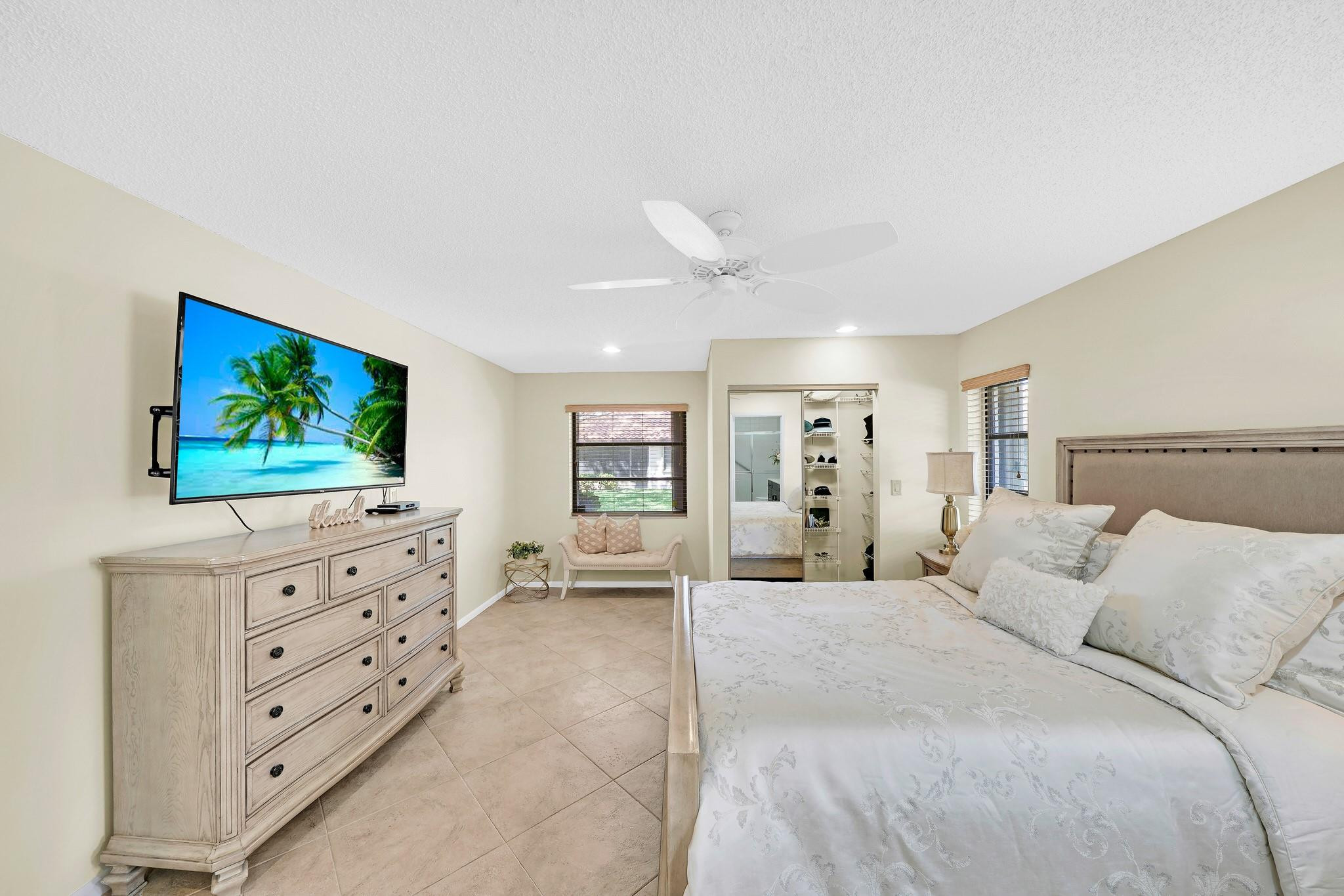 6125 Sunny Pointe Cir