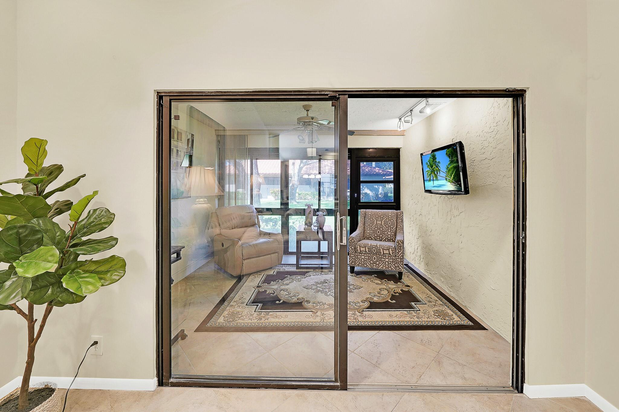 6125 Sunny Pointe Cir