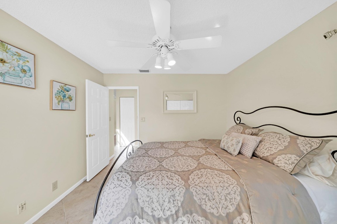 6125 Sunny Pointe Cir