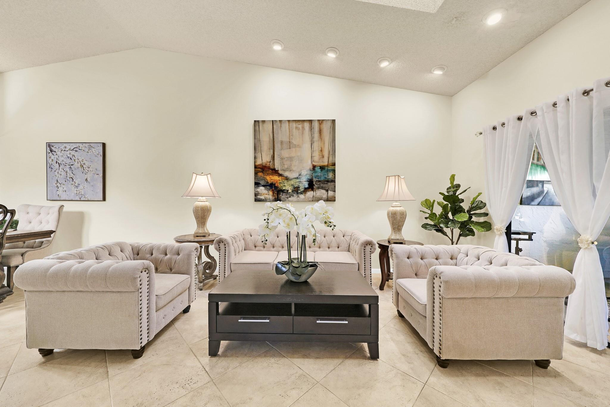 6125 Sunny Pointe Cir