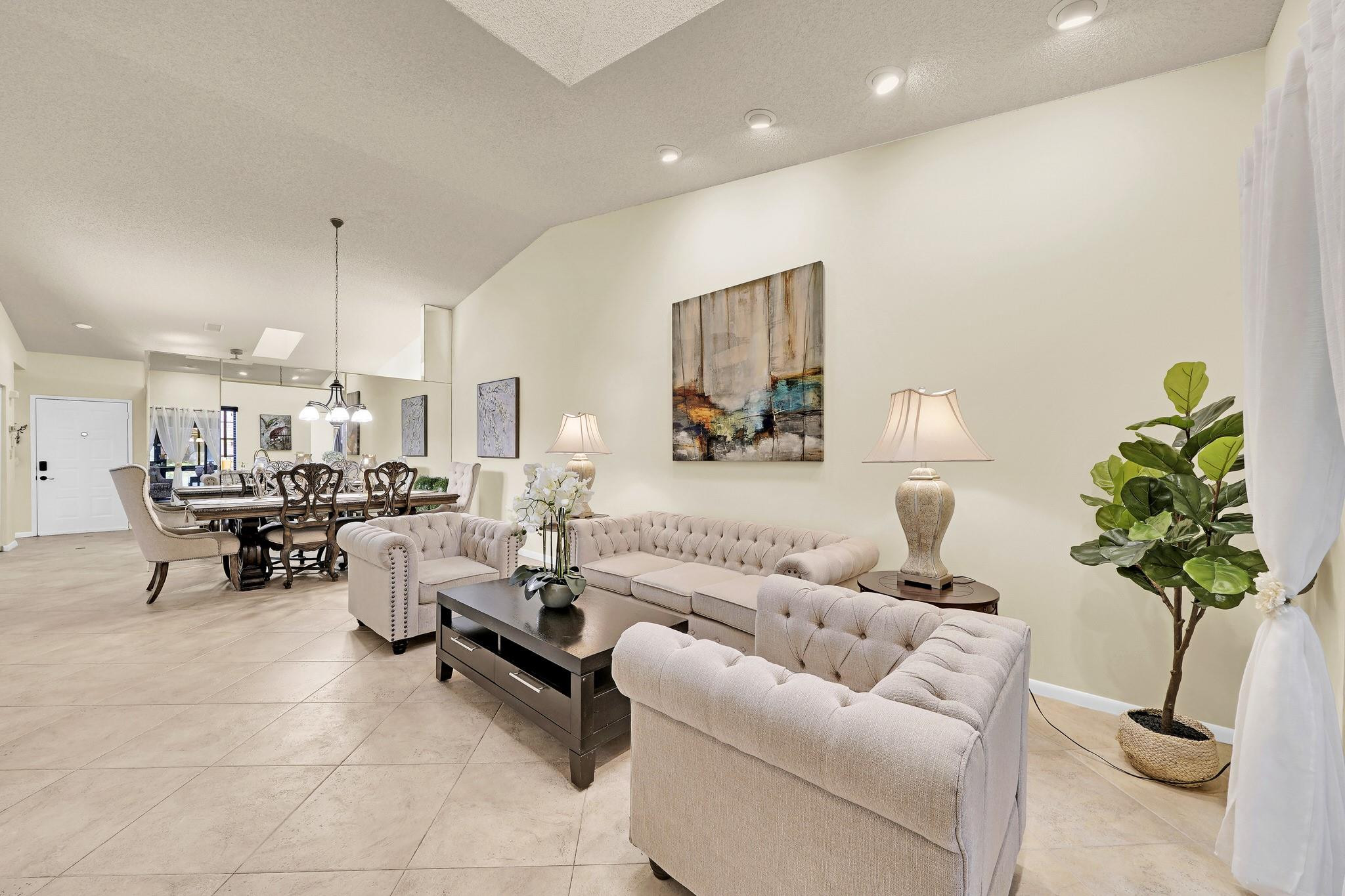 6125 Sunny Pointe Cir