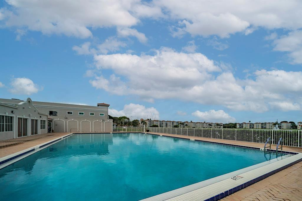 6125 Sunny Pointe Cir