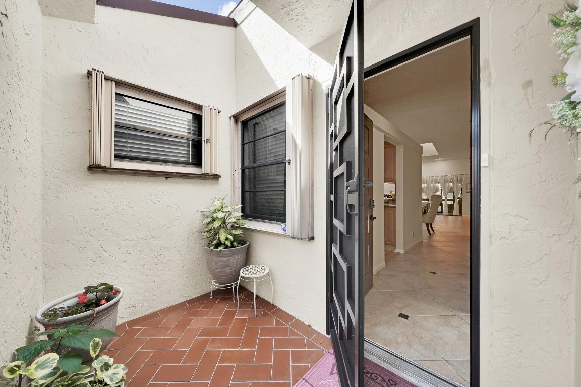 6125 Sunny Pointe Cir