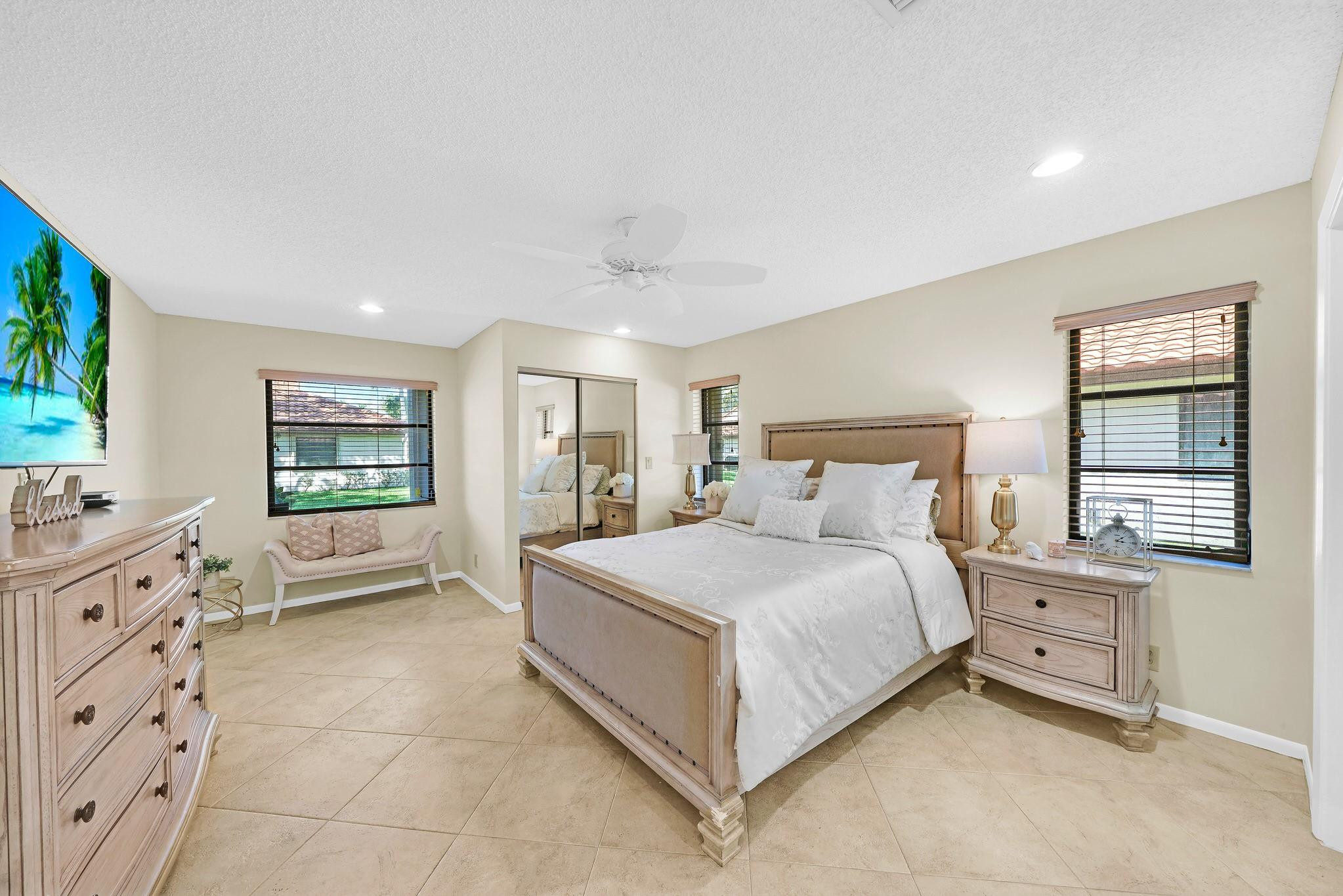 6125 Sunny Pointe Cir