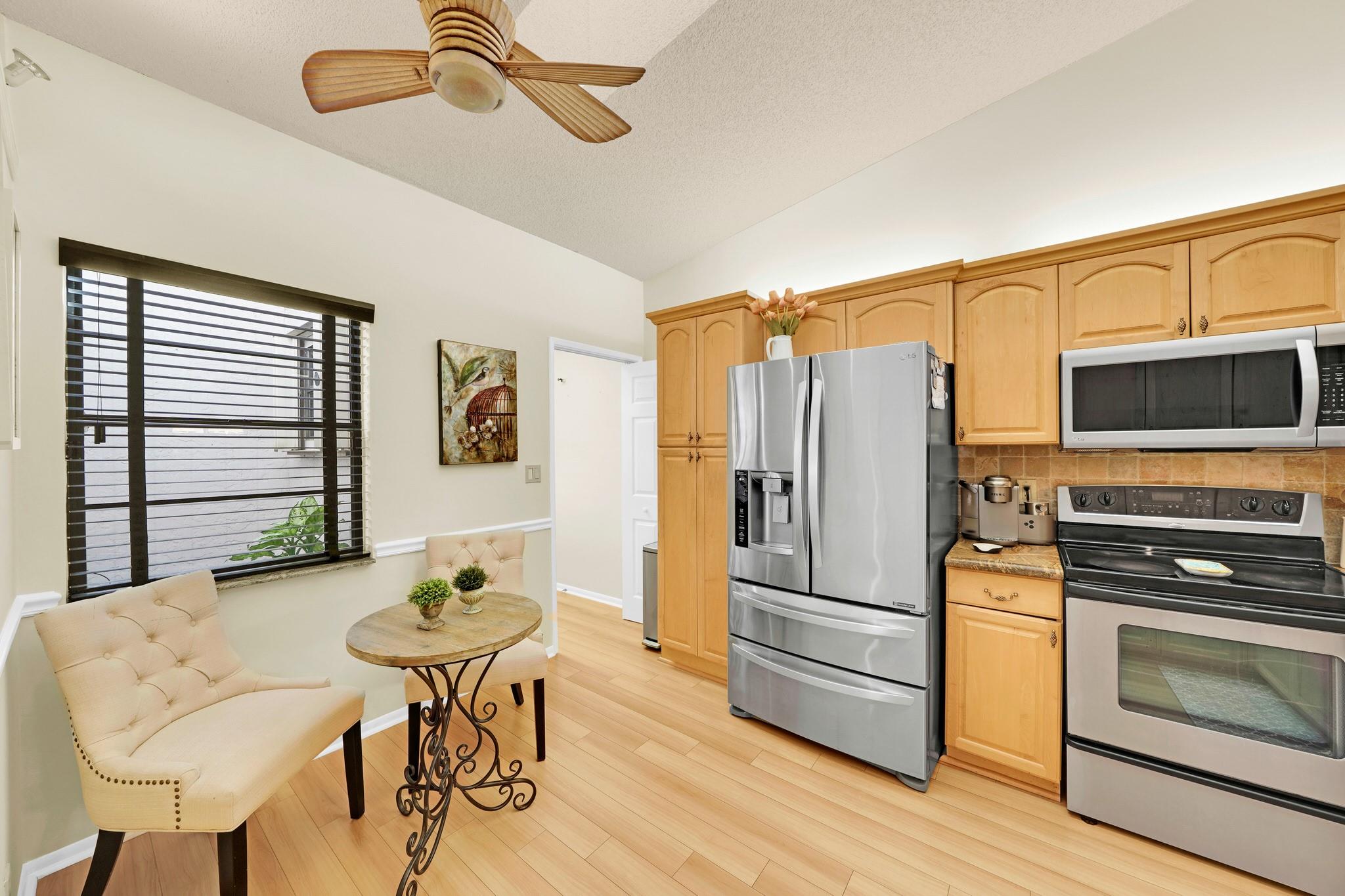 6125 Sunny Pointe Cir