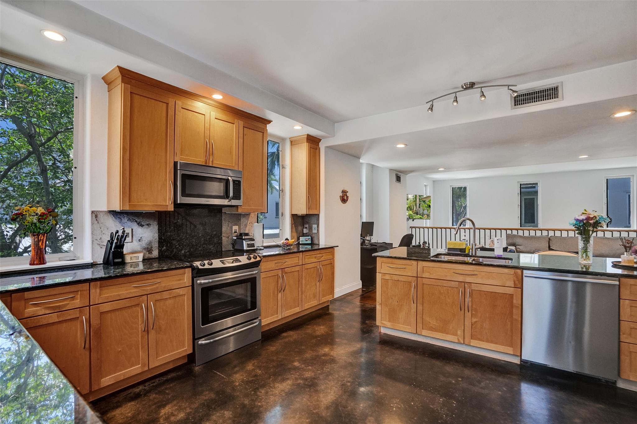 816 SW 4th Ave 10