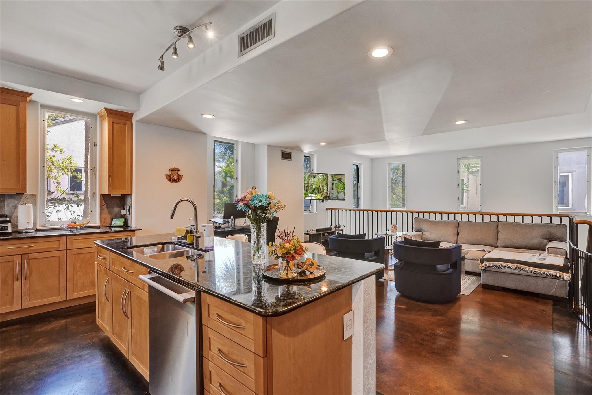 816 SW 4th Ave 10