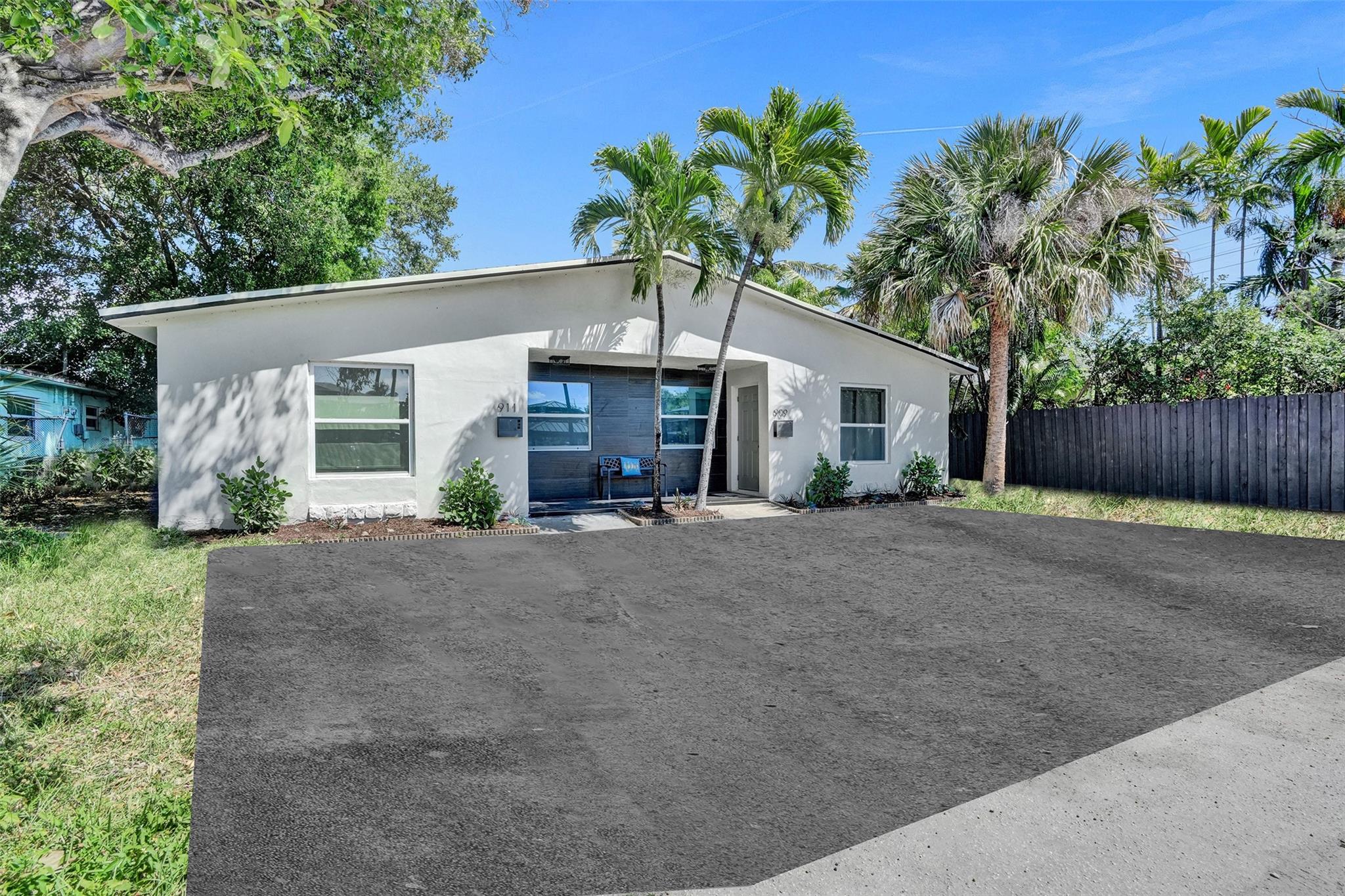 911 SW 16th St